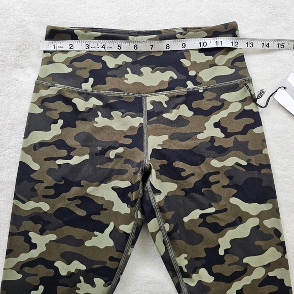 NWT Zyia Active Camo 7/8 Leggings Size 4 & 6 Light Green Reflective Soft & Snug - Picture 7 of 15